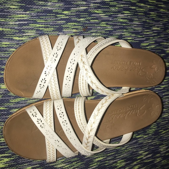 They have a Luxe Foam and are sketchers. - Picture 2 of 3